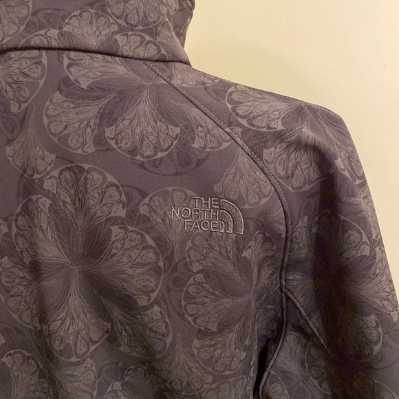 The North Face women’s  floral soft shell jacket  XL - Picture 10 of 16